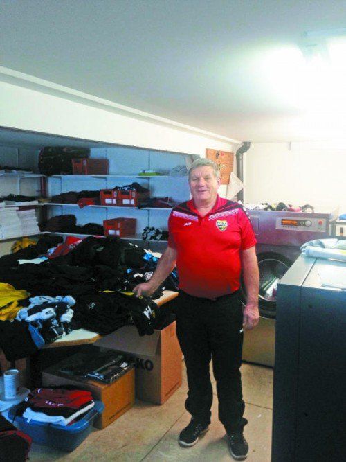 Altachs Zeugwart Ferdi Jussel hatte zwischen den beiden Trainingscamps viel Arbeit in der Wäschekammer zu erledigen.