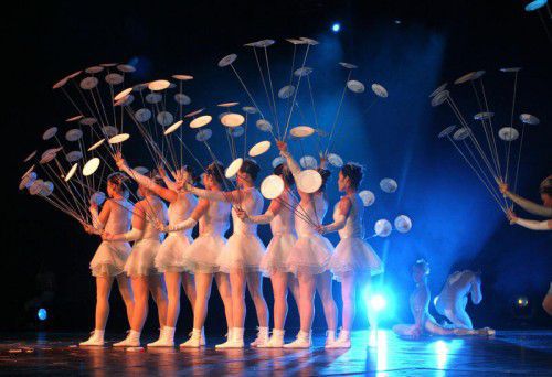 Der große Chinesische Nationalcircus präsentiert das Programm „Chinatown“. Nie war Tradition moderner, und nie waren in der Moderne die traditionellen Wurzeln so deutlich.