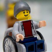 Lego-Figur  im Rollstuhl