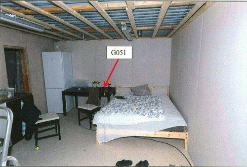 Dieses Polizeifoto zeigt den Bunker, in dem der beschuldigte 38-jährige Arzt sein Opfer tagelang festgehalten haben soll.