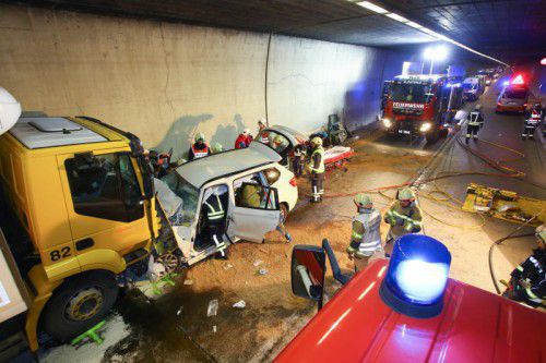Ein schwerer Unfall mit Vorarlberger Lkw ereignete sich auf Tiroler Seite im Arlbergtunnel.