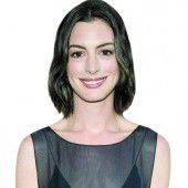 Anne Hathaway zeigt Babybauch