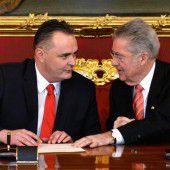 Neuer Verteidigungsminister Hans Peter Doskozil von Bundespräsident Fischer angelobt