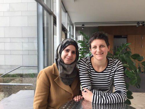 Für die Lustenauer Flüchtlingsbeauftragte Andrea Hollenstein (r.) ist Safaa Murat eine pflegeleichte Klientin.