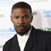 Jamie Foxx rettet Mann aus brennendem Auto