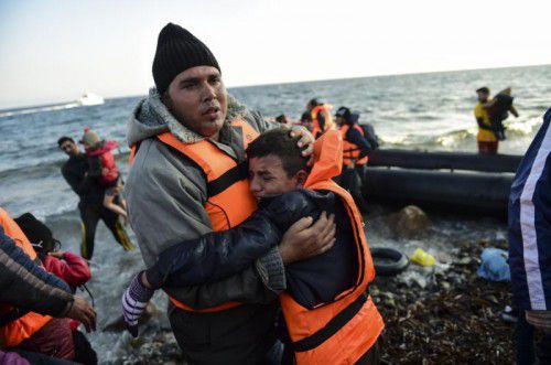 Immer wieder kommt es bei der Überfahrt der Flüchtlinge nach Europa zu tödlichen Schiffsunglücken.