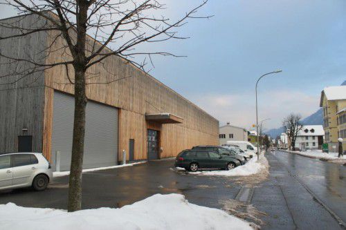 In den nächsten vier Wochen wird sich entscheiden, ob diese 1800 Quadratmeter große Halle ein Asylquartier wird oder nicht.