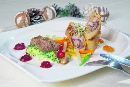 Köstliches für die Winterzeit: Fasanrolle mit Kraut, Rüben und Steinbocknockerl.