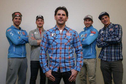 Trainer Marko Pfeifer mit seinen jungen Wilden Marco Schwarz, Christian Hirschbühl, Marc Digruber und Manuel Feller.