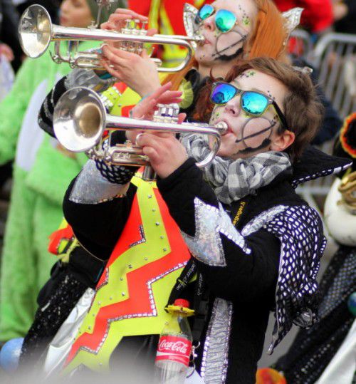 Zahlreiche Musikgruppen sorgten gestern in Rungelin für ausgelassene Faschingsstimmung.