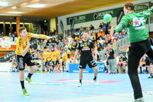 Ante Esegovic (l.) erzielte am Dienstag beim 29:33 des ÖHB-Juniorenteams bei Schwaz elf Tore.