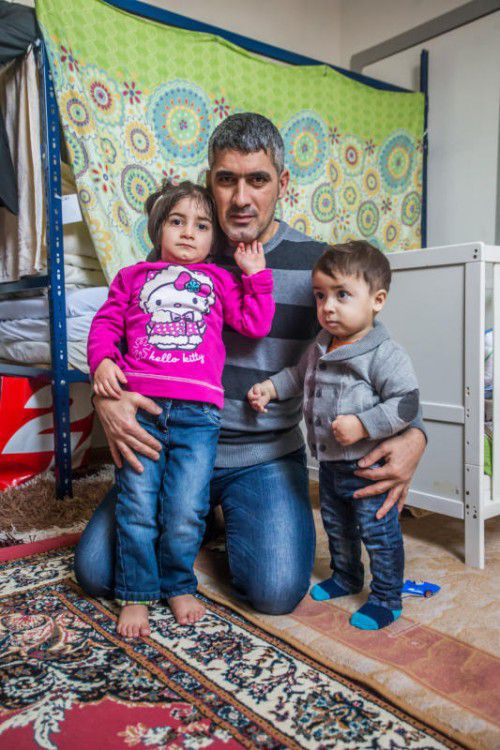 Aus Syrien nach Hard geflohen: Nuri mit seinen Kindern.