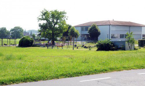 Das Kinderhaus entsteht neben Volksschule und Rheinblickhalle.
