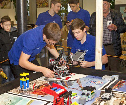 Das Schüler-Team der HTL Bregenz beim Wettbewerb.