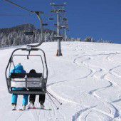 Sechsjähriger stürzt acht Meter tief auf Skipiste