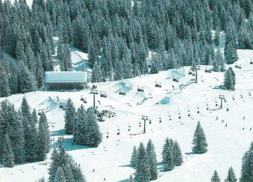 Der Unfall der niederländischen Prinzessin ereignete sich beim Snowpark/Easypark am Schlegelkopf. Im Einsatz stand der Notarzthubschrauber Robin 1 von Schenk-Air.
