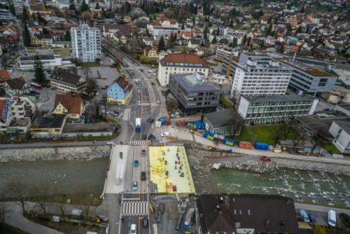 Die Baustelle Sägerbrücke ist im Plan, eine Sperrung der Einmündung Sägerstraße, in der oberen Bildhälfte, ist aber nötig.