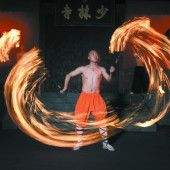 Shaolin Mönche zeigen ihre Meisterübungen