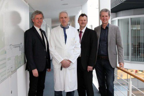 Die Führung der Krankenhausbetriebsgesellschaft mit dem wiederbestellten Chefarzt Primar Wolfgang Elsäßer.