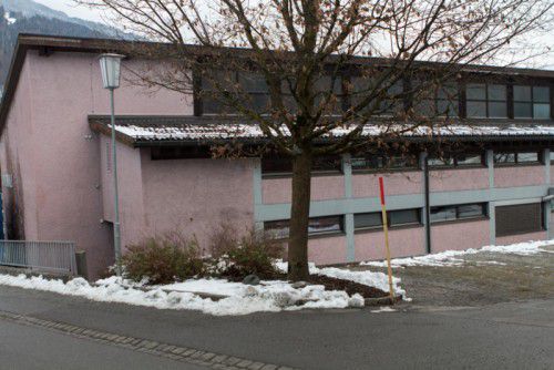 Die Kellerdecke der Rätikonhalle ist instabil, daher wird in Vandans über deren Zukunft diskutiert.
