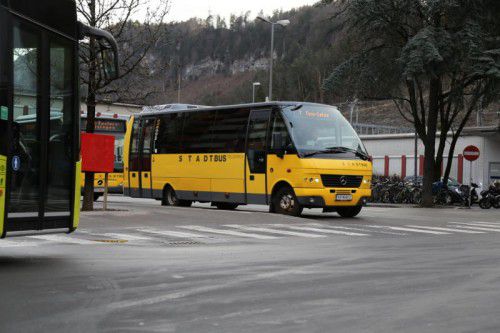 Die Linie 7 fährt einmal pro Stunde den Feldkircher Bahnhof an.