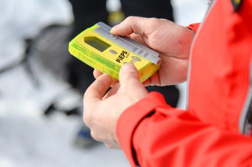 Duch das Lawinensuchgerät, den Pieps, wurde der tief verschüttete 33-Jährige schnell gefunden.