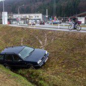 Nach dem Unfall auf und davon