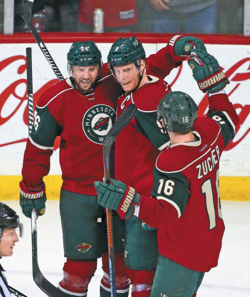 Es läuft wieder besser in Minnesota: Thomas Vanek, Jason Zucker und Mikko Koivu jubeln.
