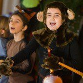 Was zu Beginn nur Lärm ist, wird durch den Einsatz musikbegeisterter Kinder zur wunderschönen Melodie