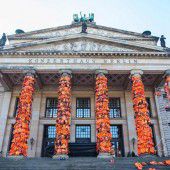 Ein Mahnmal aus Rettungswesten