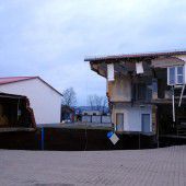 Riesiges Loch im Boden