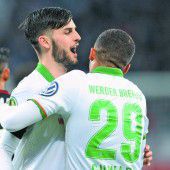 Dortmund und Bremen weiter