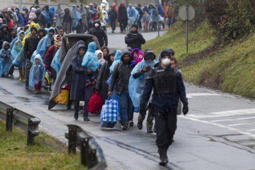 Flüchtlinge auf dem Weg zum Grenzübergang in Spielfeld. 2015 wurden bereits 8365 Personen abgeschoben.