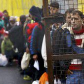 18 Migranten haben um Asyl angesucht