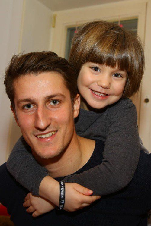 Freunde fürs Leben. Fußballstar Boris Prokopic und die kleine Florentina Netzer, die an Epilepsie leidet.