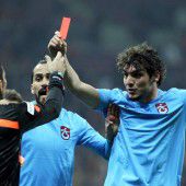 Rote Karte für den Referee
