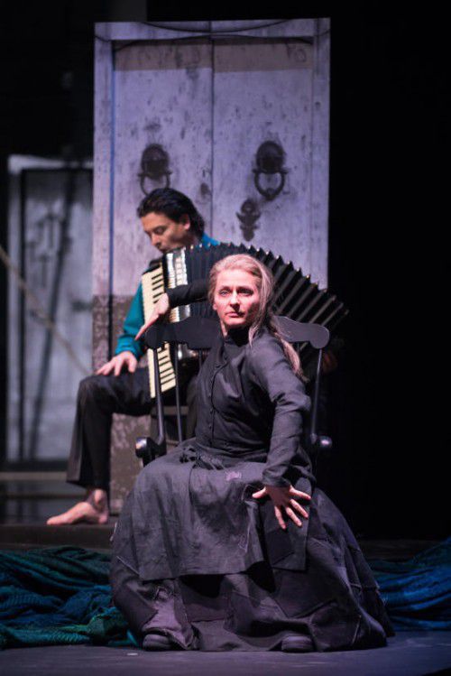 Goran Kovacevic und Beate Vollack: Der Komponist ist auch Interpret und die Choreografin tanzt in „Peer Gynt“ mit.