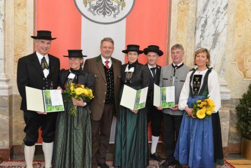 In der Tracht ihrer jeweiligen Region nahmen die Vorarlberger Vertreter an der Titelverleihung in Wien teil.