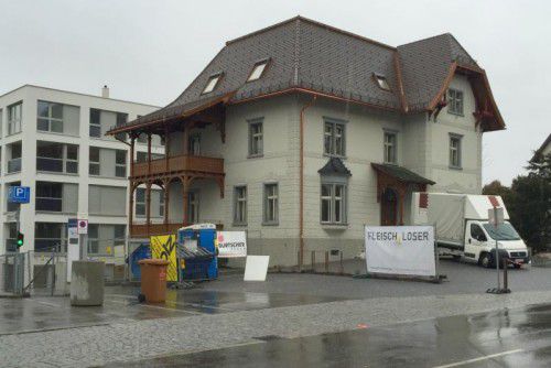 In der Villa allerArt wird derzeit die Inneneinrichtung angebracht. Anfang April feiert die BTV-Filiale hier Eröffnung.