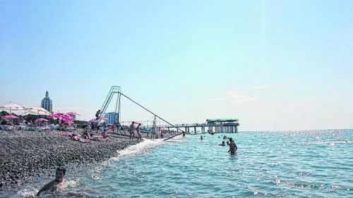 Lange, gepflegte Strandpromenade in Batoumi.