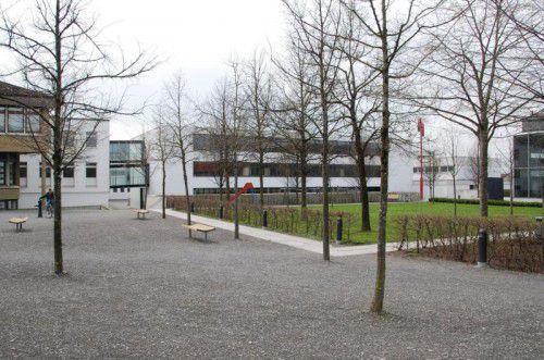 Mittelschule: Der Spielplatz wird altersgerecht adaptiert.