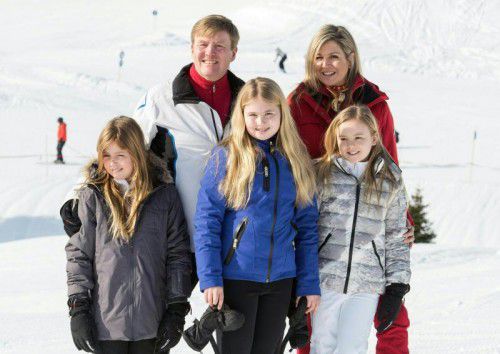 Neben König Willem-Alexander und Königin Máxima posierten auch ihre Töchter artig für die vielen Fotografen.