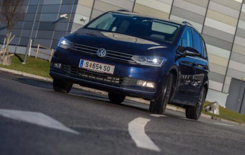 Neuer optischer Chic, aber nicht übertrieben: Die Neuauflage des Kompakt-Van Touran vermittelt leichte Dynamik.
