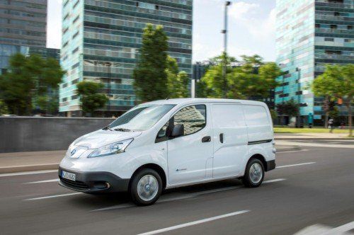 Nissan e-NV200: Auf der Basis des elektrifizierten leichten Nützlings bieten die Japaner auch familiengerechte Kombis.