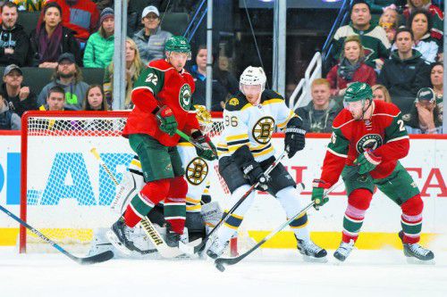 Thomas Vanek (l.) erzielte gegen Boston einen Treffer, Minnesota verlor aber mit 2:4.