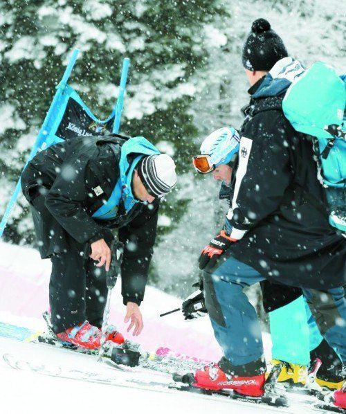 „Toter“ Schnee auf der Piste in Garmisch: Kontrolle von FIS-Renndirektor Markus Waldner und ÖSV-Rennsportleiter Andreas Puelacher.
