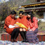Königspaar von Bhutan präsentierte Prinzen