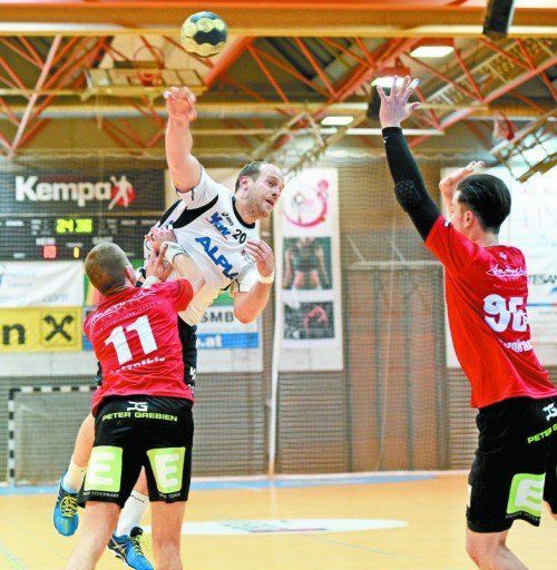 Vier seiner insgesamt sechs Tore beim 30:22-Erfolg in Leoben erzielte Hard-Routinier Roli Schlinger nach der Pause.