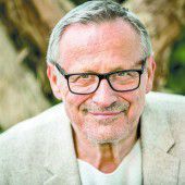 Wecker singt Lieder von Mystik und Widerstand