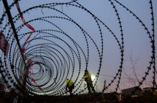 Weitere Zäune könnten in Österreich errichtet werden. Die EU-Kommission warnt vor dem Zerbrechen des Schengen-Raums.